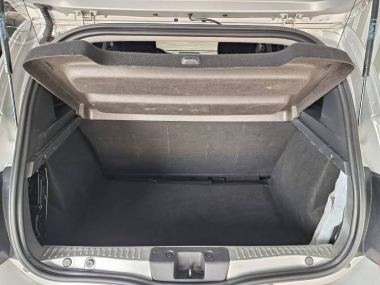 RENAULT - SANDERO 1.6 EXPRESSION 8V FLEX 4P MANUAL - 2015/2015 - PRATA - R$ 38.900,00