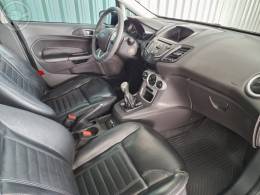 FORD - FIESTA 1.6 SE HATCH 16V FLEX 4P MANUAL - 2015/2016 - PRETA - R$ 49.900,00