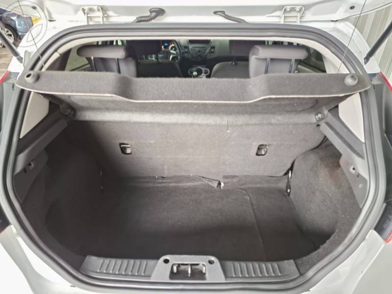 FORD - FIESTA 1.6 SE HATCH 16V FLEX 4P MANUAL - 2014/2015 - BRANCA - R$ 45.900,00