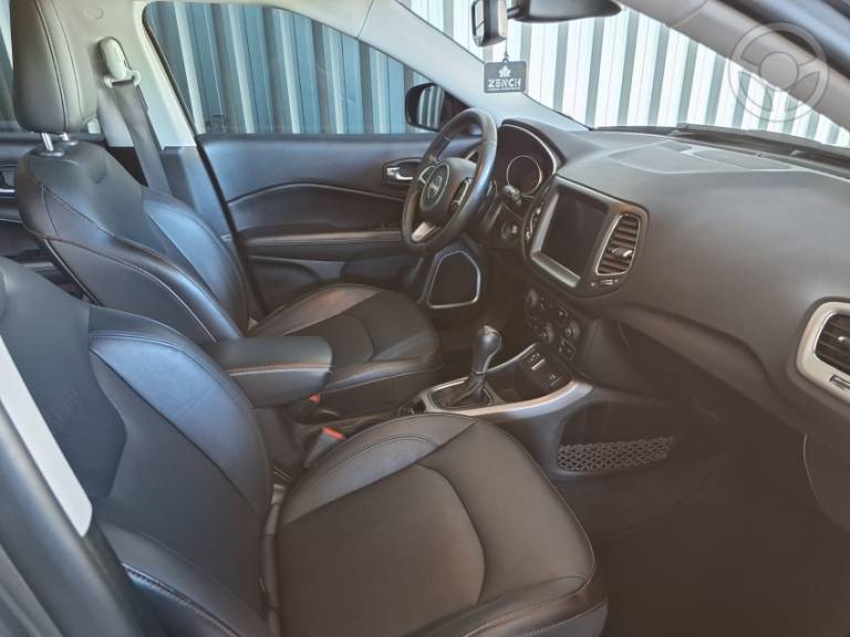 JEEP - COMPASS 2.0 16V FLEX LONGITUDE AUTOMÁTICO - 2019/2020 - CINZA - R$ 101.500,00