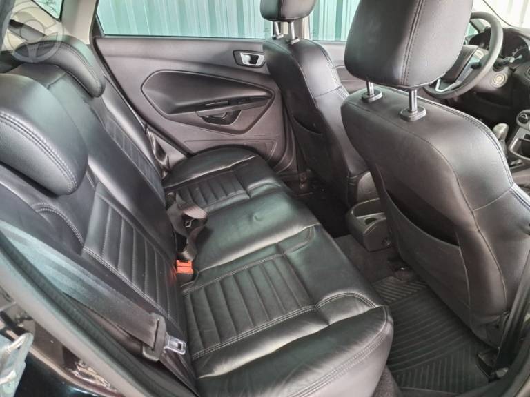 FORD - FIESTA 1.6 SE HATCH 16V FLEX 4P MANUAL - 2015/2016 - PRETA - R$ 49.900,00